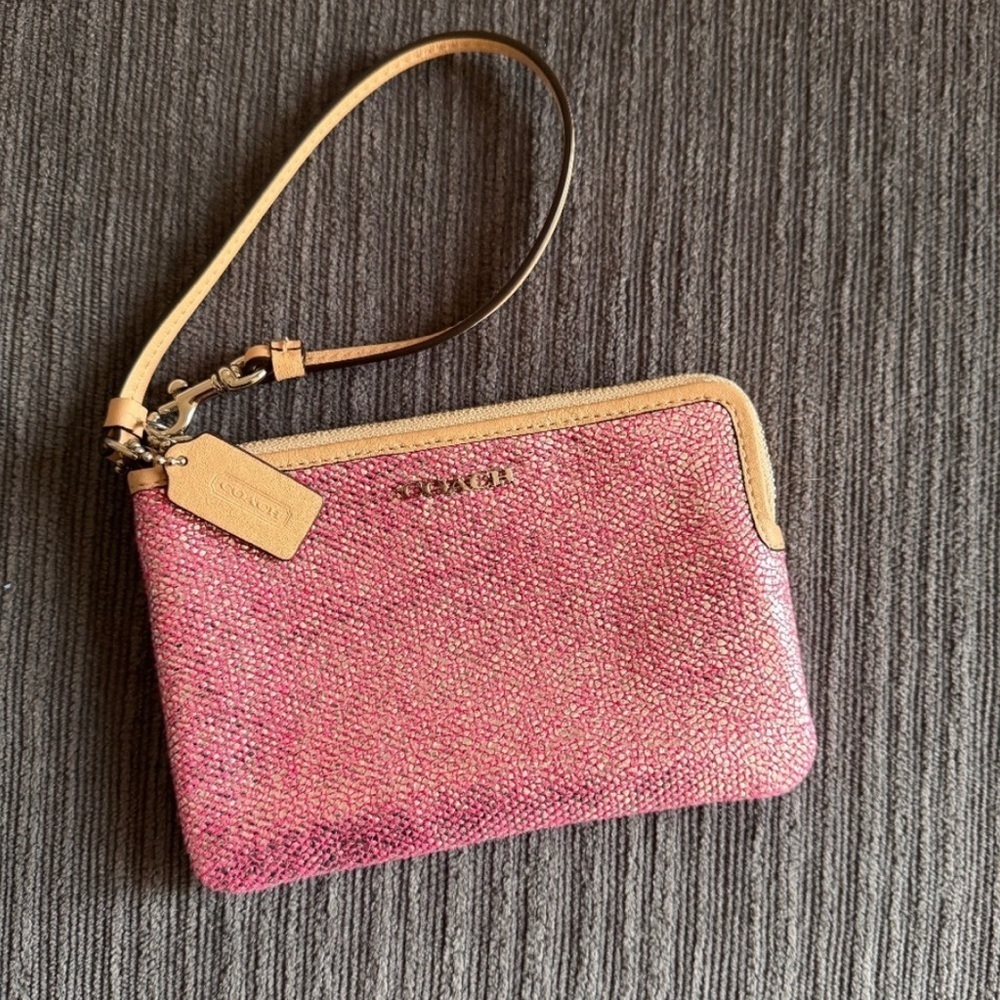 COACH BLEECKER ZIP SMALL WRISTLET IN METALLIC CRACKLE CANVAS 
SILVER PINK